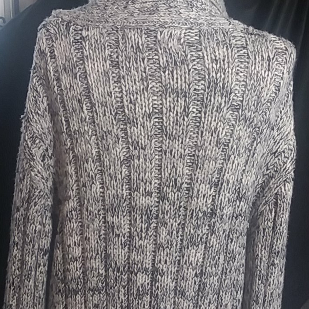 Sweater - Picture 4 of 7